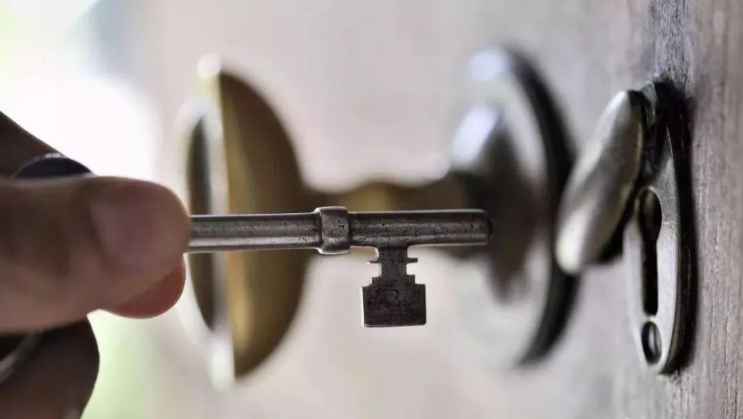 出门忘带钥匙和身份证怎么办,没带钥匙回老家怎么办