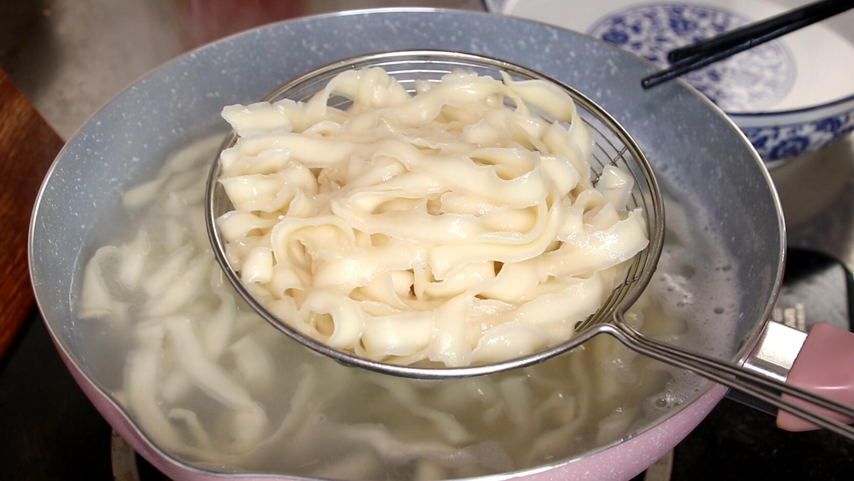 油泼面做法怎么才能筋道,油泼面怎么做劲道