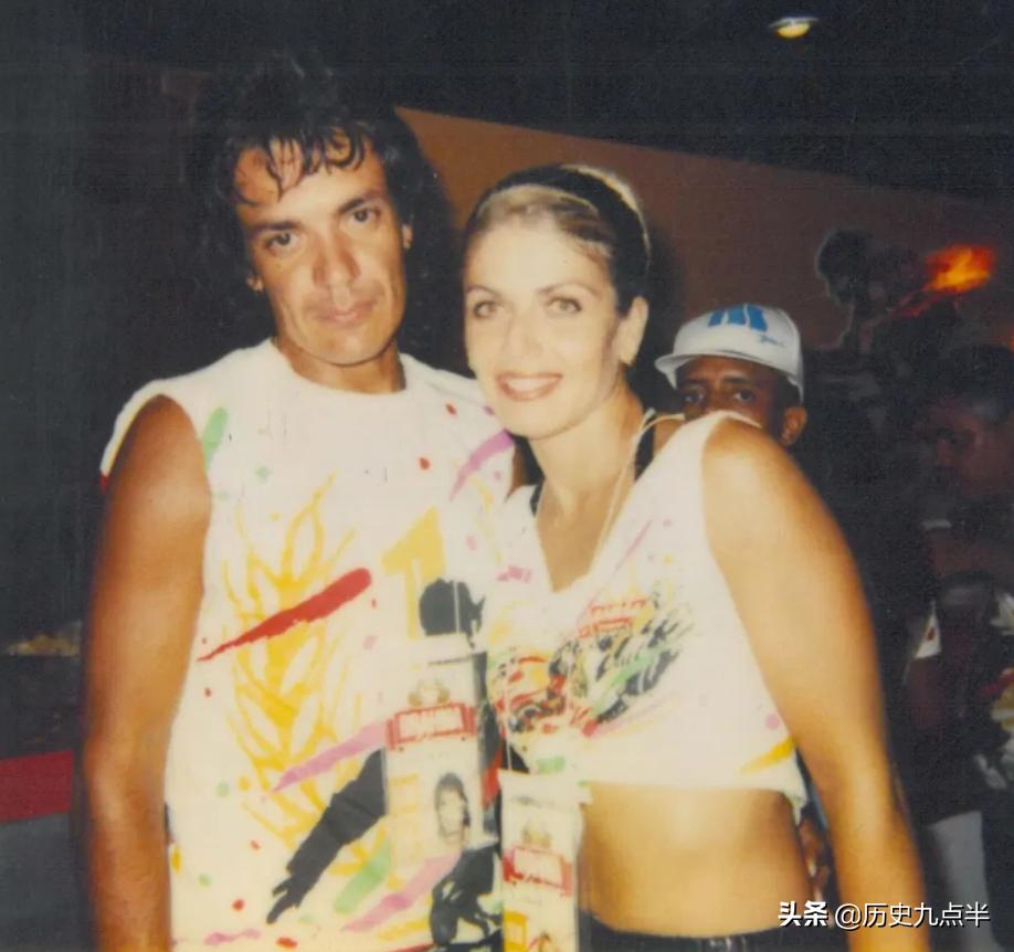 一个不会踢足球的足球运动员,一个不会踢球的球员