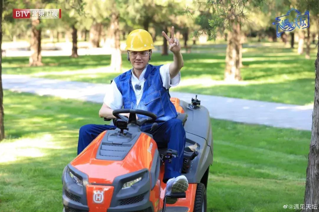 杨幂热巴baby双马尾气质动人,ab杨幂同框