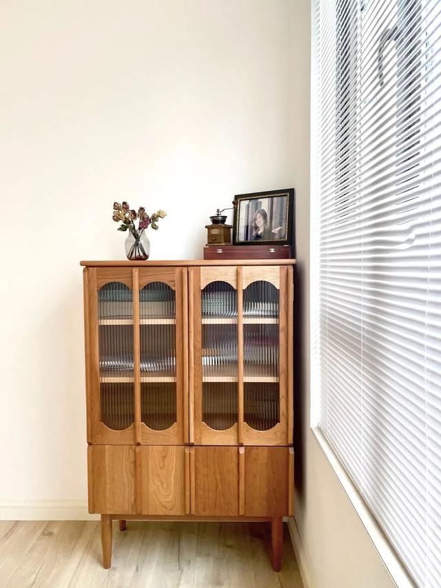 客厅不放家具怎么布置,客厅不大怎样摆家具