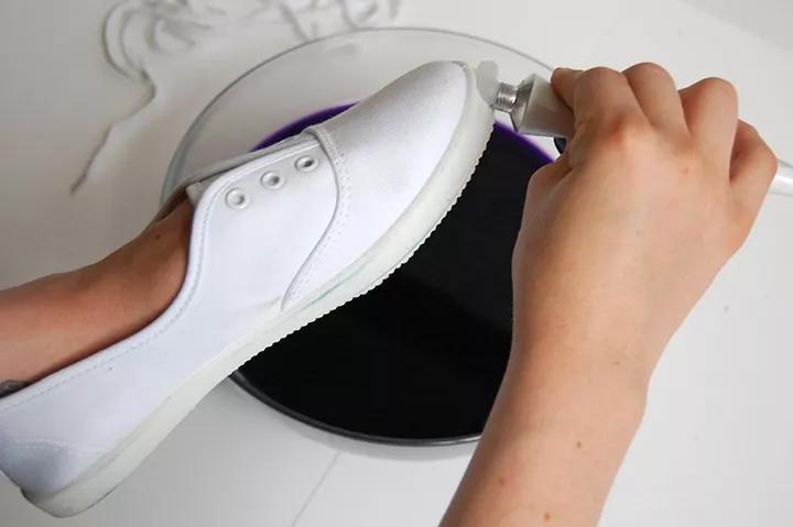穿腻了小白鞋可以这样来改造,教你把小白鞋变潮流