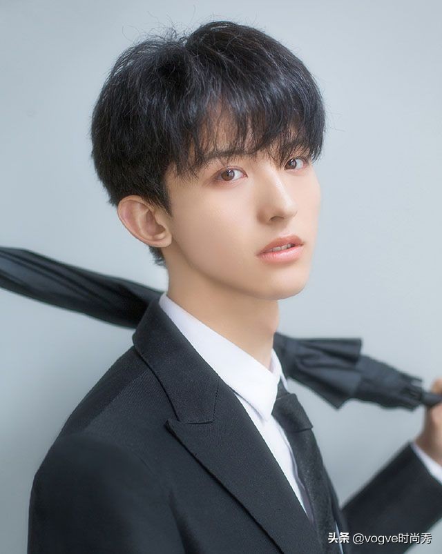 三十多岁男士发型设计与脸型搭配,新余学院男士根据脸型设计发型