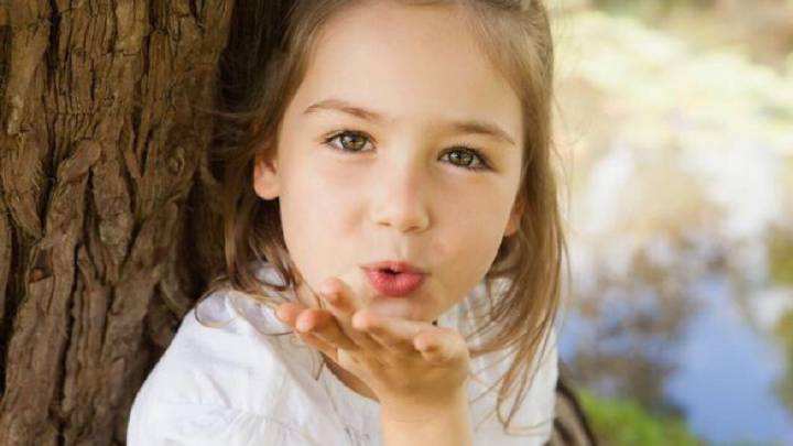 拿长处对比别人短处,不拿孩子的短处比别的孩子的长处