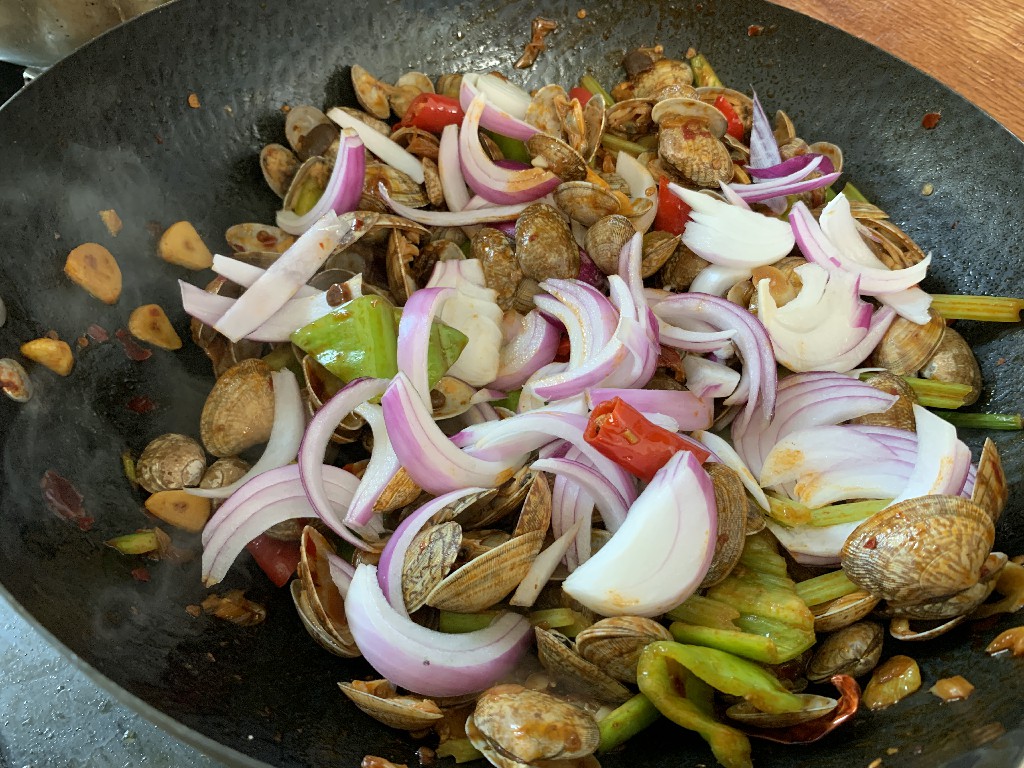 洗花蛤放盐放多了花蛤会死吗,花蛤要怎样洗才不会有沙