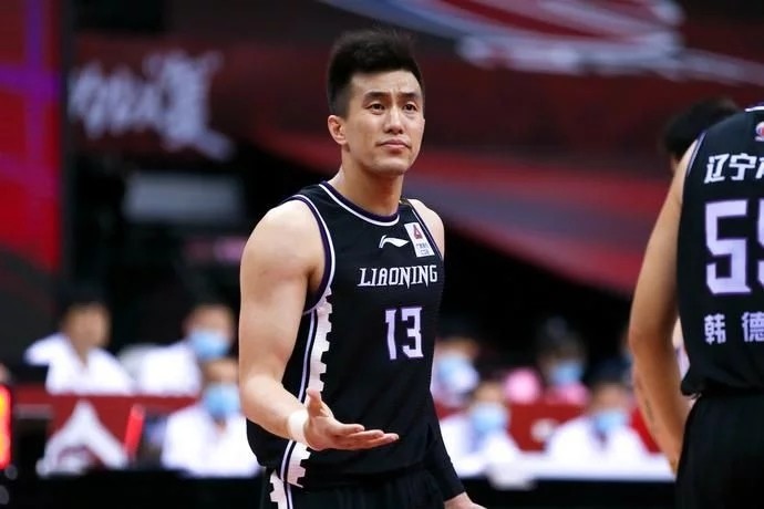 郭艾伦缺席,功夫熊猫教状元打球,认真防守的辽篮末节依旧惹不起