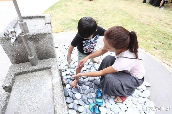 给孩子喝的奶粉越来越便宜,千万不要给孩子喂便宜的奶粉