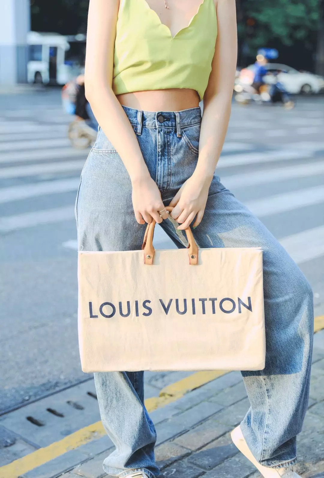 大牌包包手提袋改造教程,用买完东西的袋子改造时髦包包