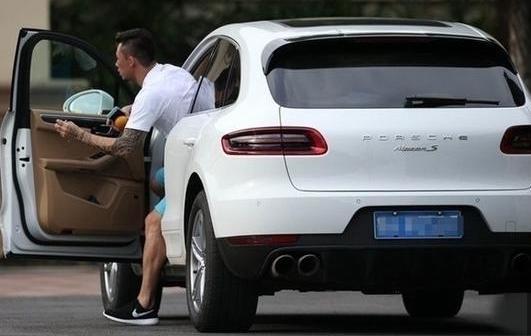 进国足能在俱乐部拿1200万吗,进国足可以赚到钱吗