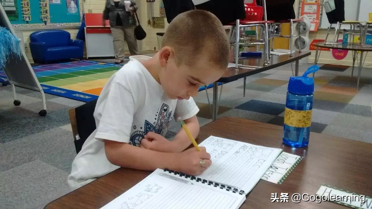 担心孩子暑假学习滑坡?每天早上一份MorningWork唤起清醒头脑