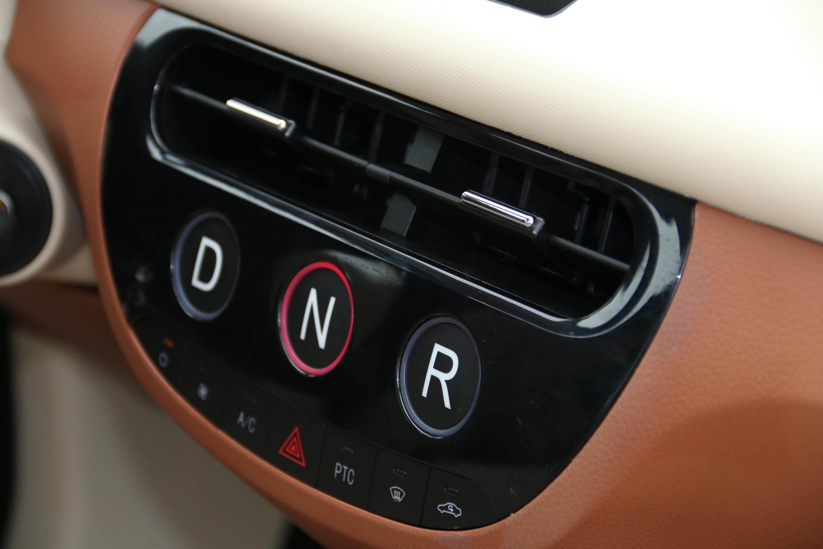 小虎试驾,小虎纯电动车