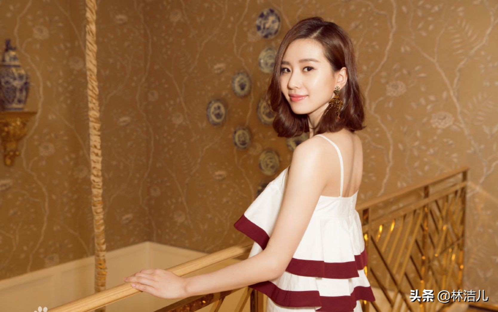 当钟楚曦和江疏影同穿印花连衣裙,倪妮钟楚曦写真