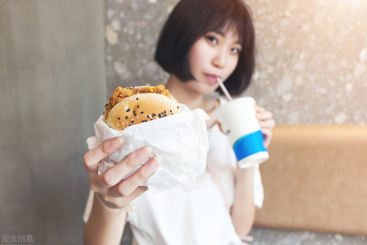 宝妈上吐下泻是什么原因引起的,90后宝妈上吐下泻