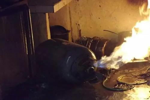 全球变暖北极甲烷爆发会怎么样,全球变暖为啥出现极冷极热