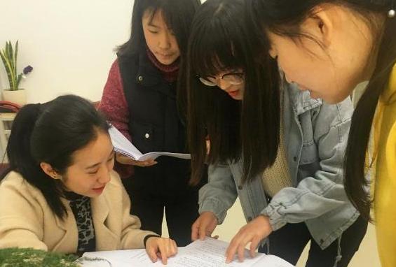 大学辅导员工资单曝光,看到真实收入后,网友直呼羡慕极了