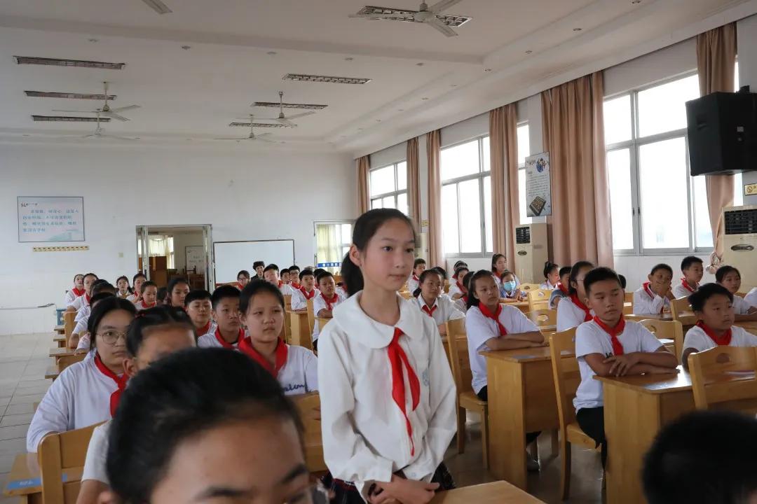 川港小学吴梦洁,川港小学吴梦洁回母校