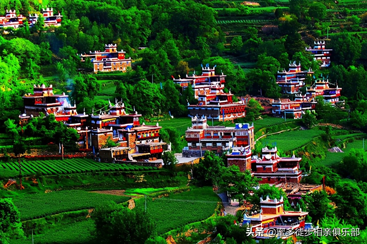 莫斯卡村距离成都多远,从莫斯卡村到成都有什么景点