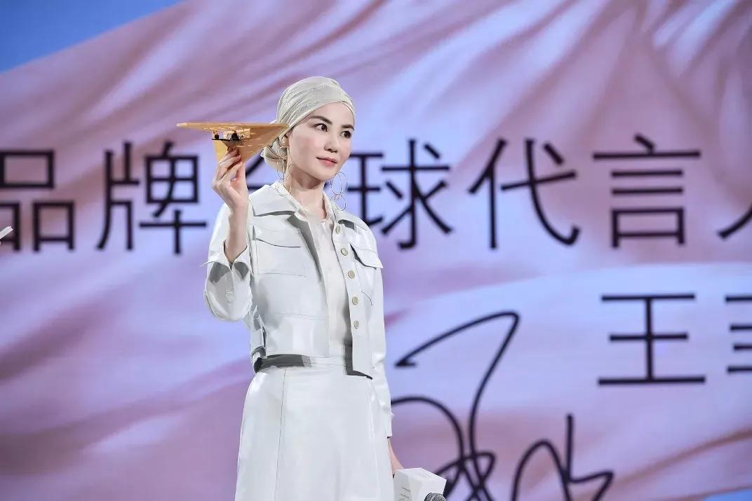 王菲广告大赏完整版,发几张王菲在90年代初做的广告