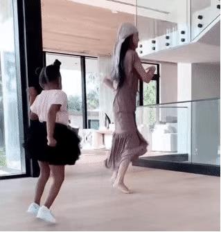 “不老女神”VeraWang，71岁的漫画腿，实在太slay了