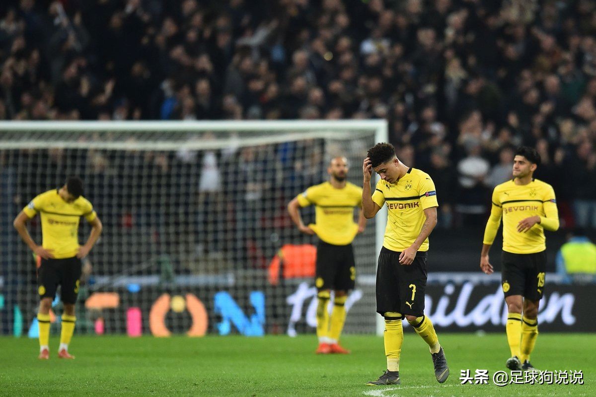 踢足球踢疯了,踢疯了的足球比赛