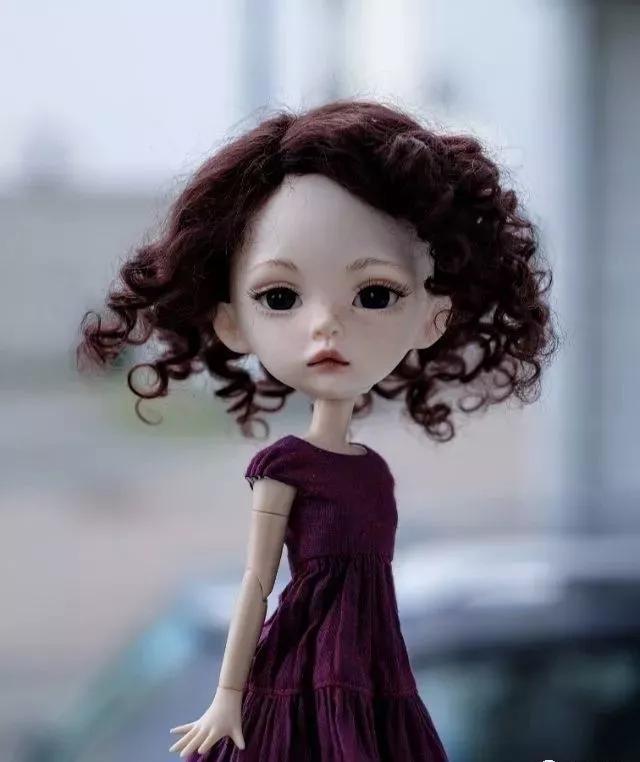 恨不能把她的芭比娃衣穿上自己身上......