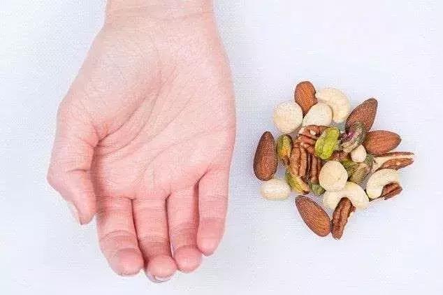 减肥应该吃什么，是多少，这篇文章帮你“一手”搞定