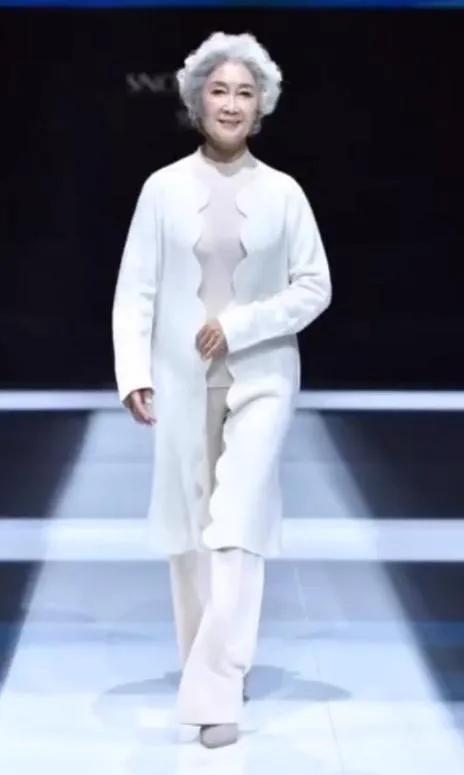 轻歌曼舞平淡一生,轻歌曼舞一生