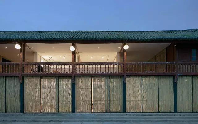 他在大理租下23个足球场大的地方，种菜、养牛、建农场日子过成诗