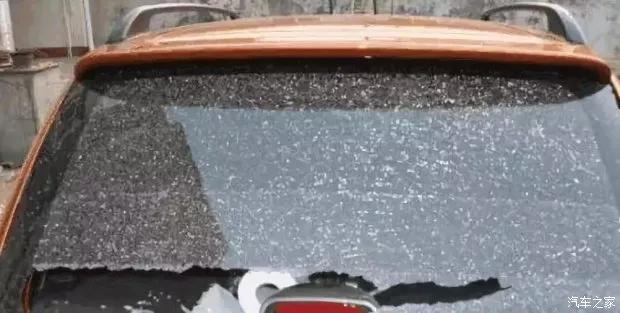 前挡风玻璃贴膜模糊朦胧怎么处理,前挡风玻璃模糊刮不干净怎么处理