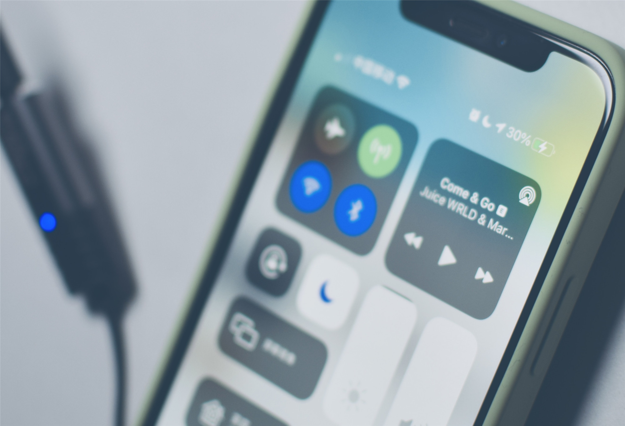 iphone12pro带壳无线充,iphone12保护壳磁吸