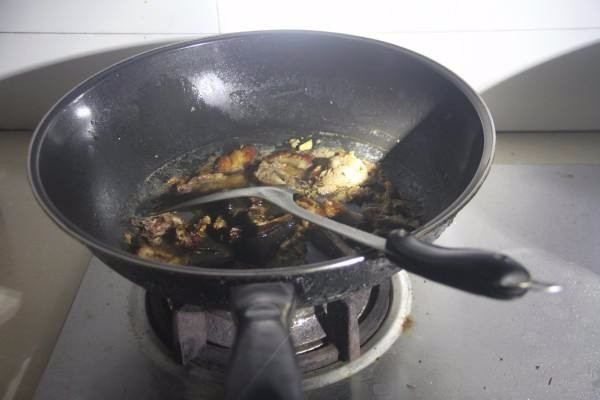 锅子烧焦了有什么办法擦干净,锅子烧焦了还能使用吗