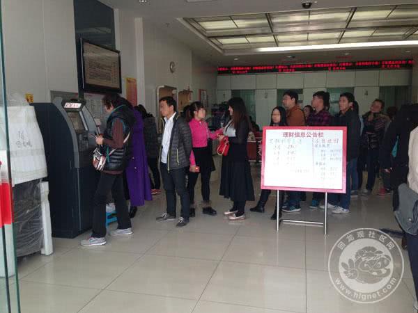 年底了医保卡里还剩多少钱,年底把医保卡的钱用完