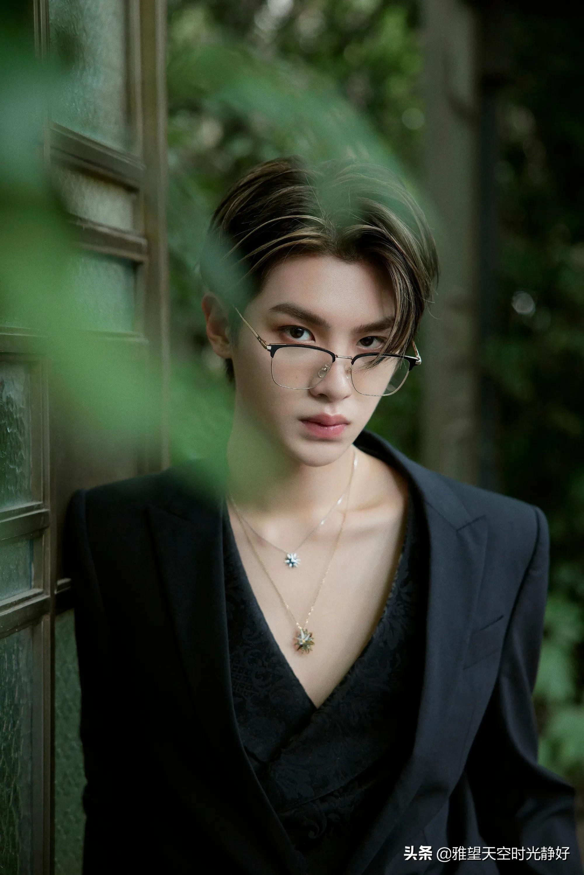 盘点国内男明星眼镜杀高清写真照斯文帅气沉稳内敛雅致贵气