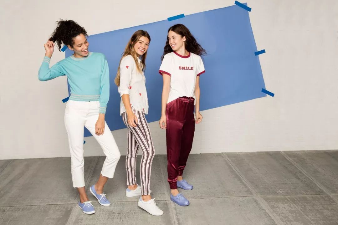 匡威帆布鞋和vans哪个好,帆布鞋不是匡威丢人吗