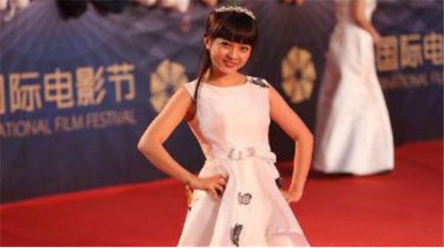 2008假唱事件张艺谋,张艺谋让小女孩假唱事件