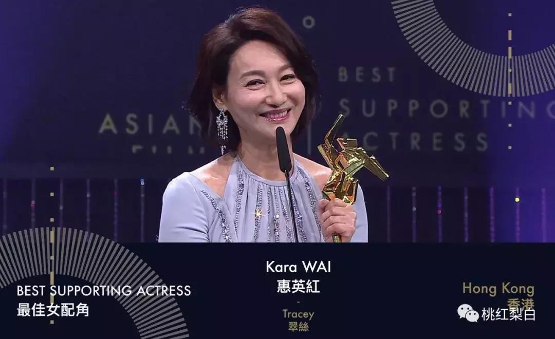 59岁穿比基尼秀长腿A4腰,她就是传说中的女魔头吧?