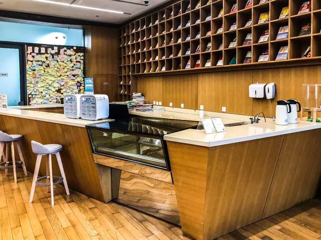 进了图书馆就不想走了的文案,进了图书馆就不想走了