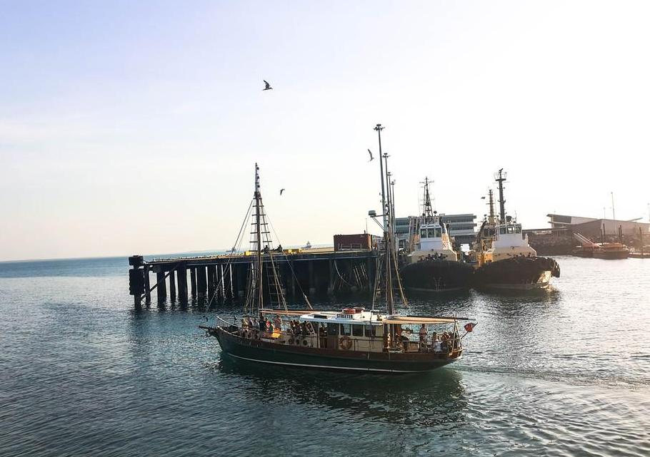 铁矿石大跌利好钢企吗,铁矿石价格下跌利好钢铁企业吗