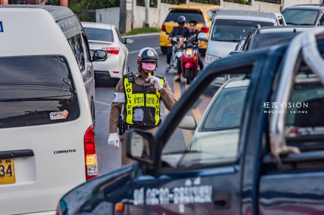 繁华熙攘，从海滩到山路的芭东（Patong）风情