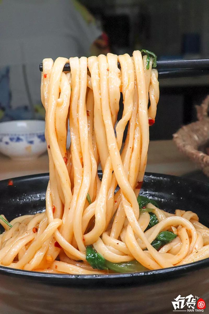 南阳老字号牛肉汤秘制烩面店,南阳第一家牛肉汤烩面