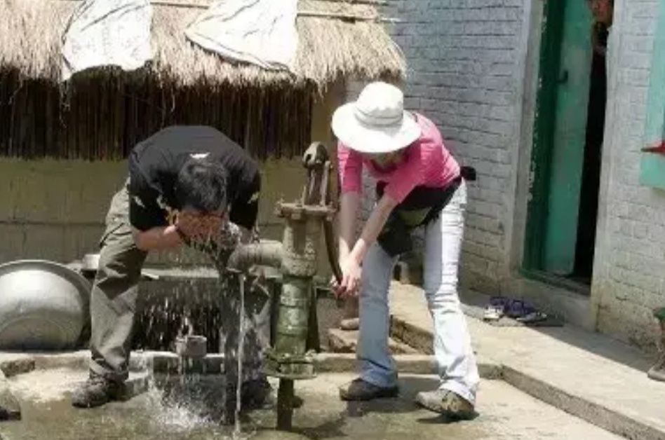 自来水管冻了最好的解决办法,水管外露冻着怎么办