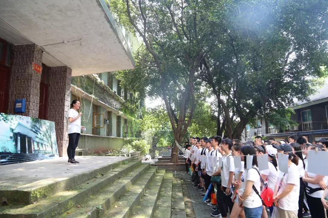 好老师教育“风雨同行十五载，携手并肩再奋进”主题拉练活动启动