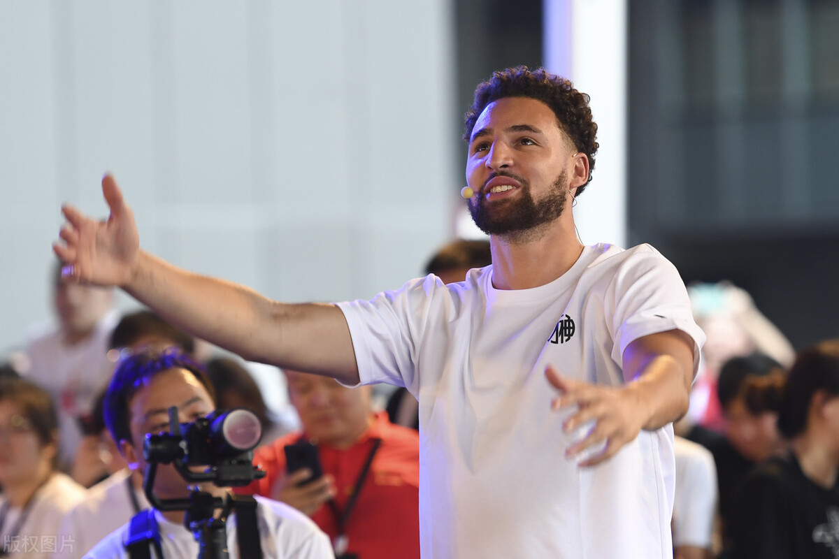 詹姆斯收入连续7年登顶nba,詹姆斯吸金视频