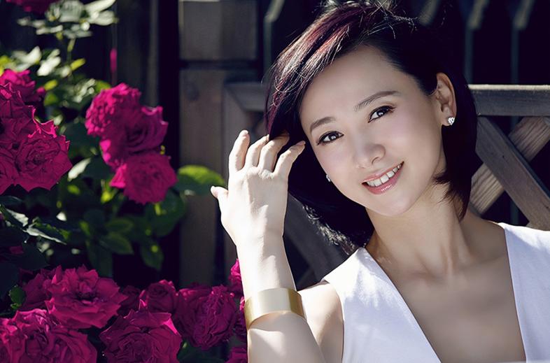 “宅男女神”*虹翁**的倔强人生,和她背后不得不提的男人们