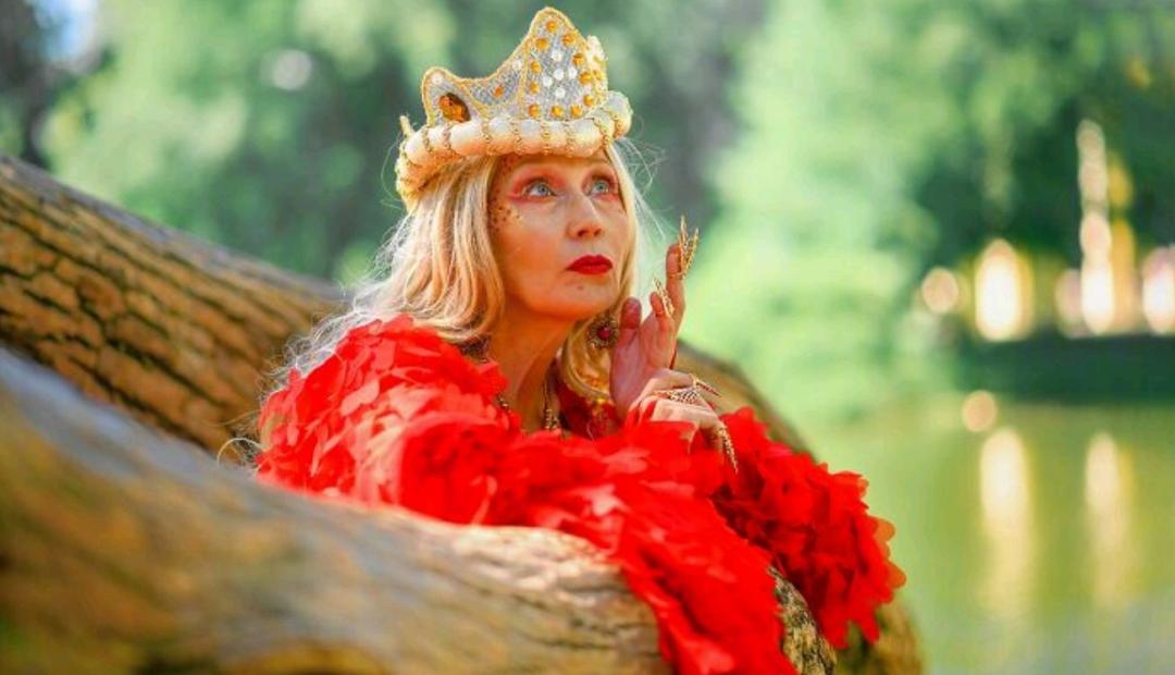 58岁奶奶爱上角色扮演，造型百变“玩出花”，网友：老了也很酷