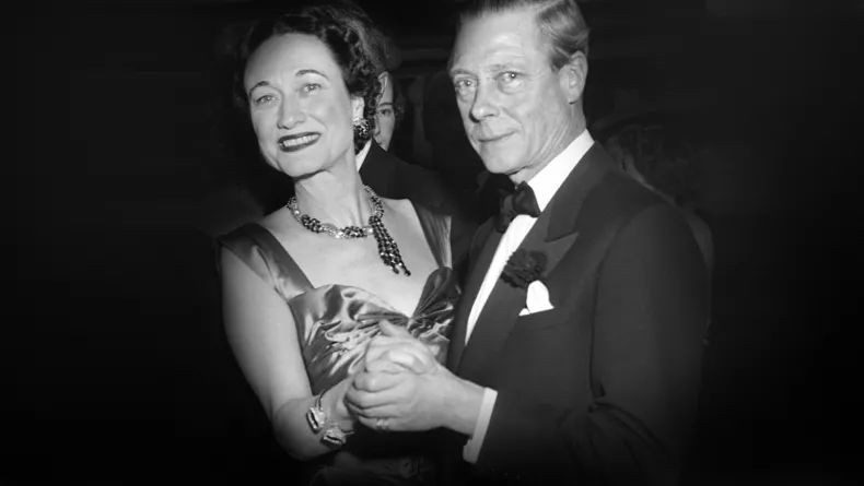 温莎公爵夫人拥有的经典珠宝,2010年温莎公爵夫人珠宝系列拍卖