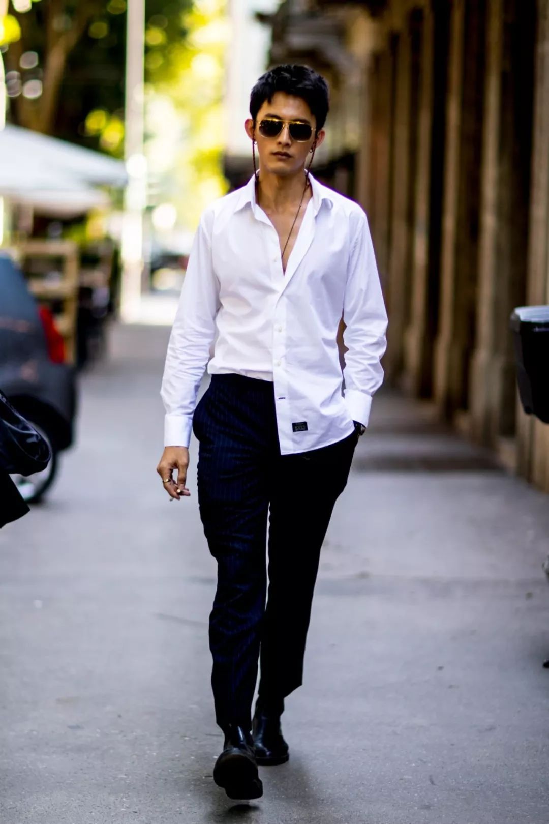 简单的衬衫穿出不同的潮流感来,衬衫怎么穿才能既时尚又舒服