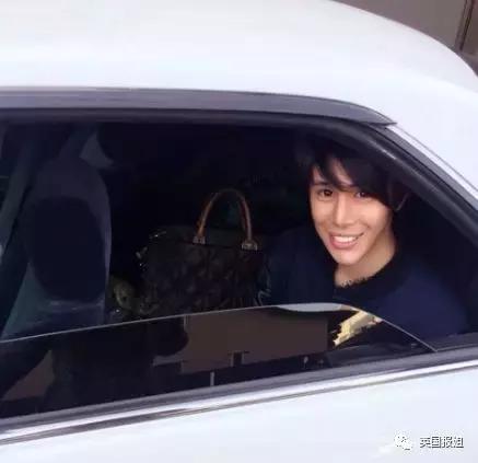 日本男子花费200万整容变成狗,日本整容小哥