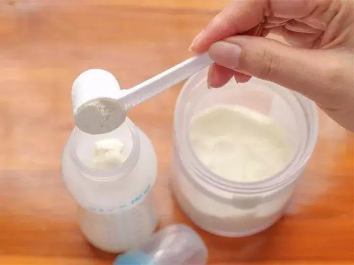 奶粉可以反复加热吗,给宝宝冲奶粉用多少度水最合适