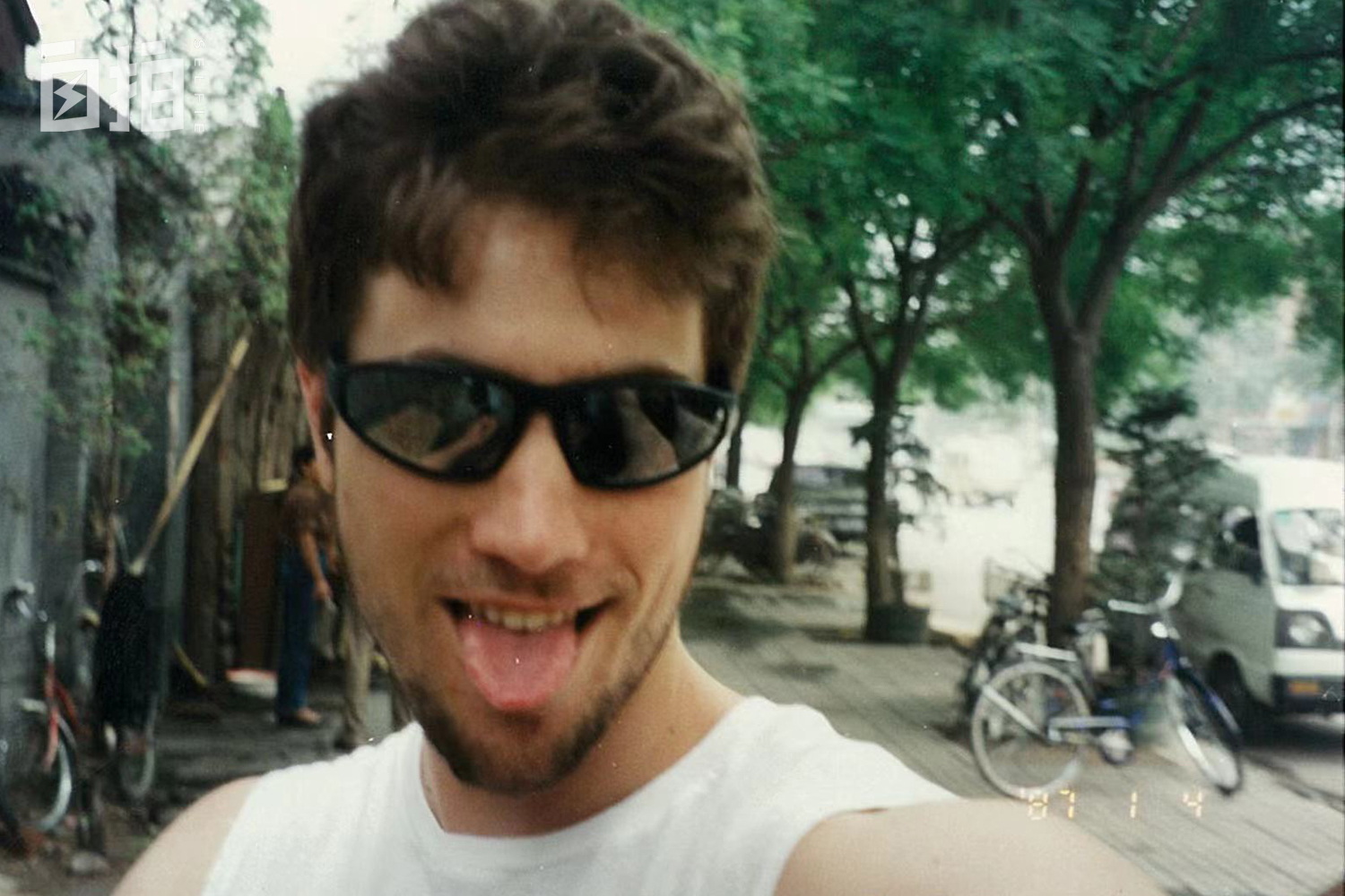 我叫曹操,美国人,娶北京姑娘、学中国文化,现在变成了北京大爷